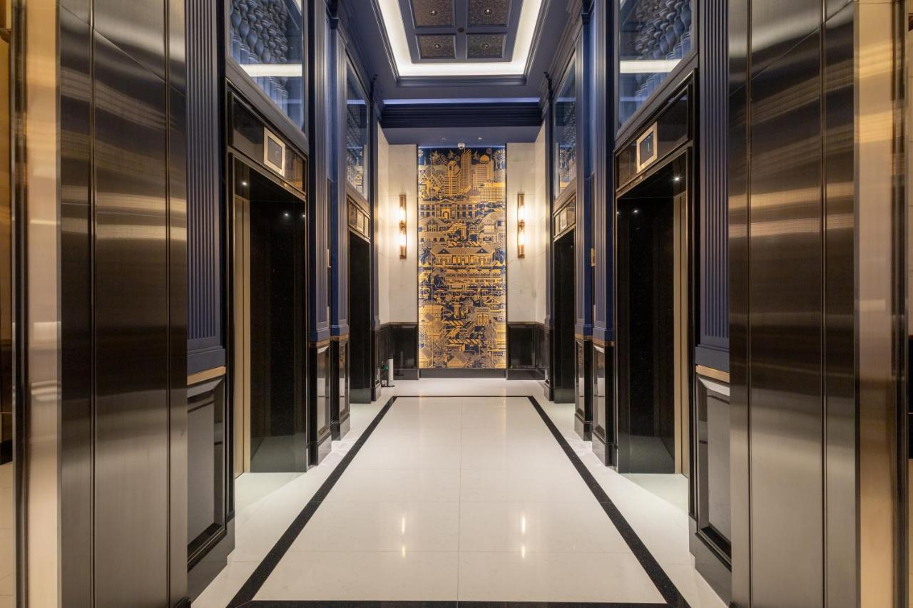 Grande Centre Point Surawong Bangkok Hotel Exterior photo The elevator lobby