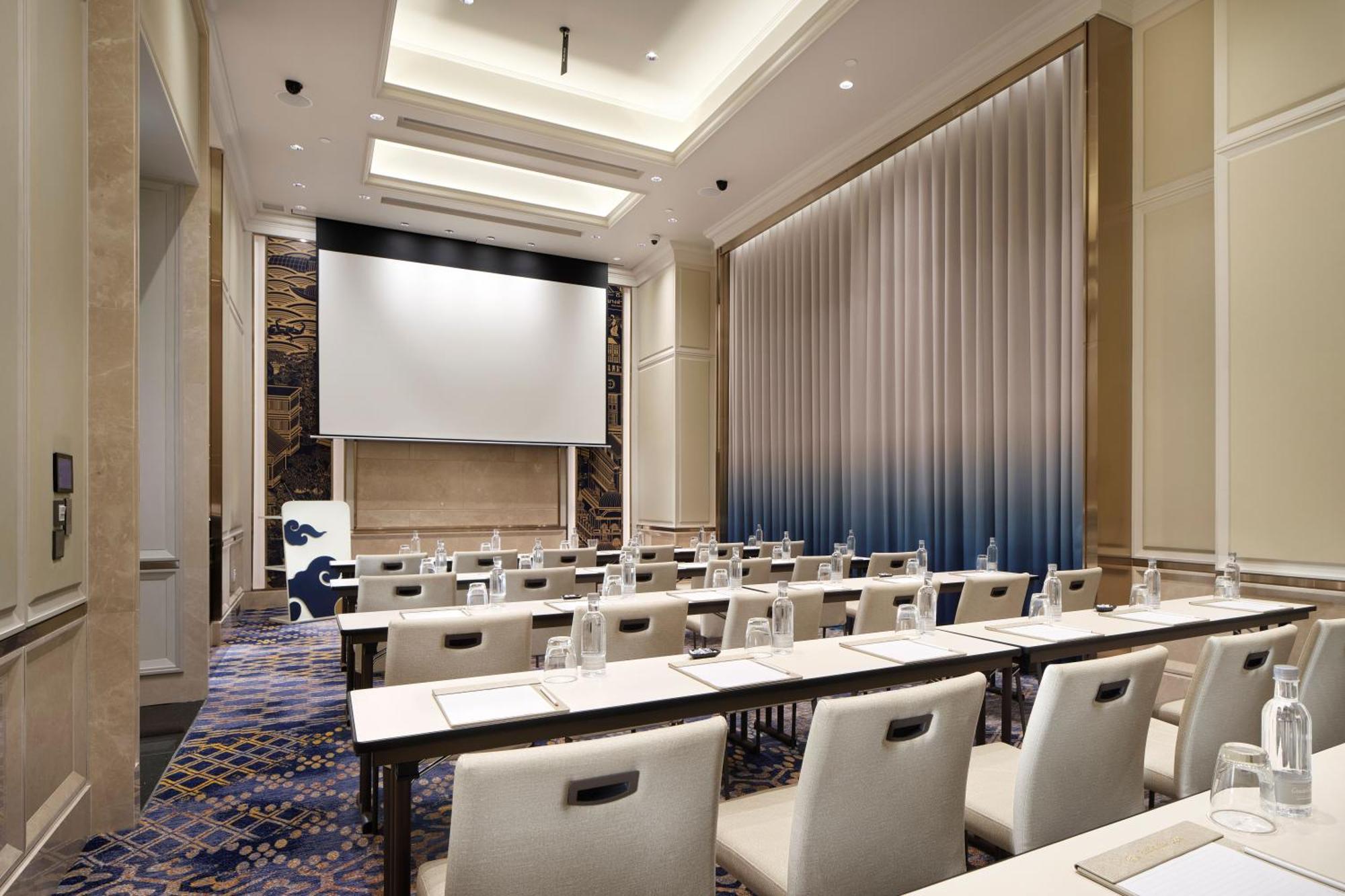 Grande Centre Point Surawong Bangkok Hotel Exterior photo Meeting room