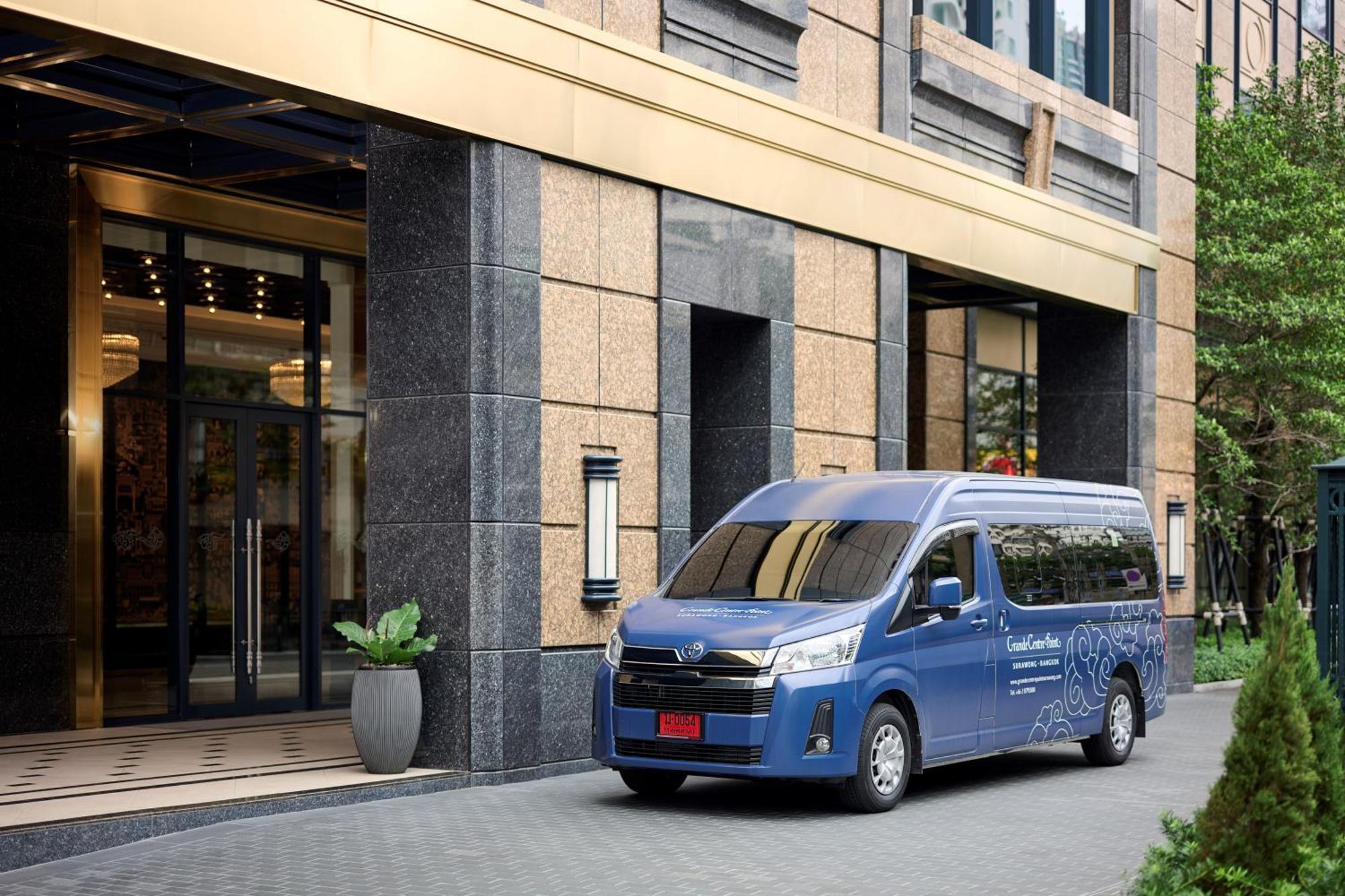 Grande Centre Point Surawong Bangkok Hotel Exterior photo Toyota Noah
