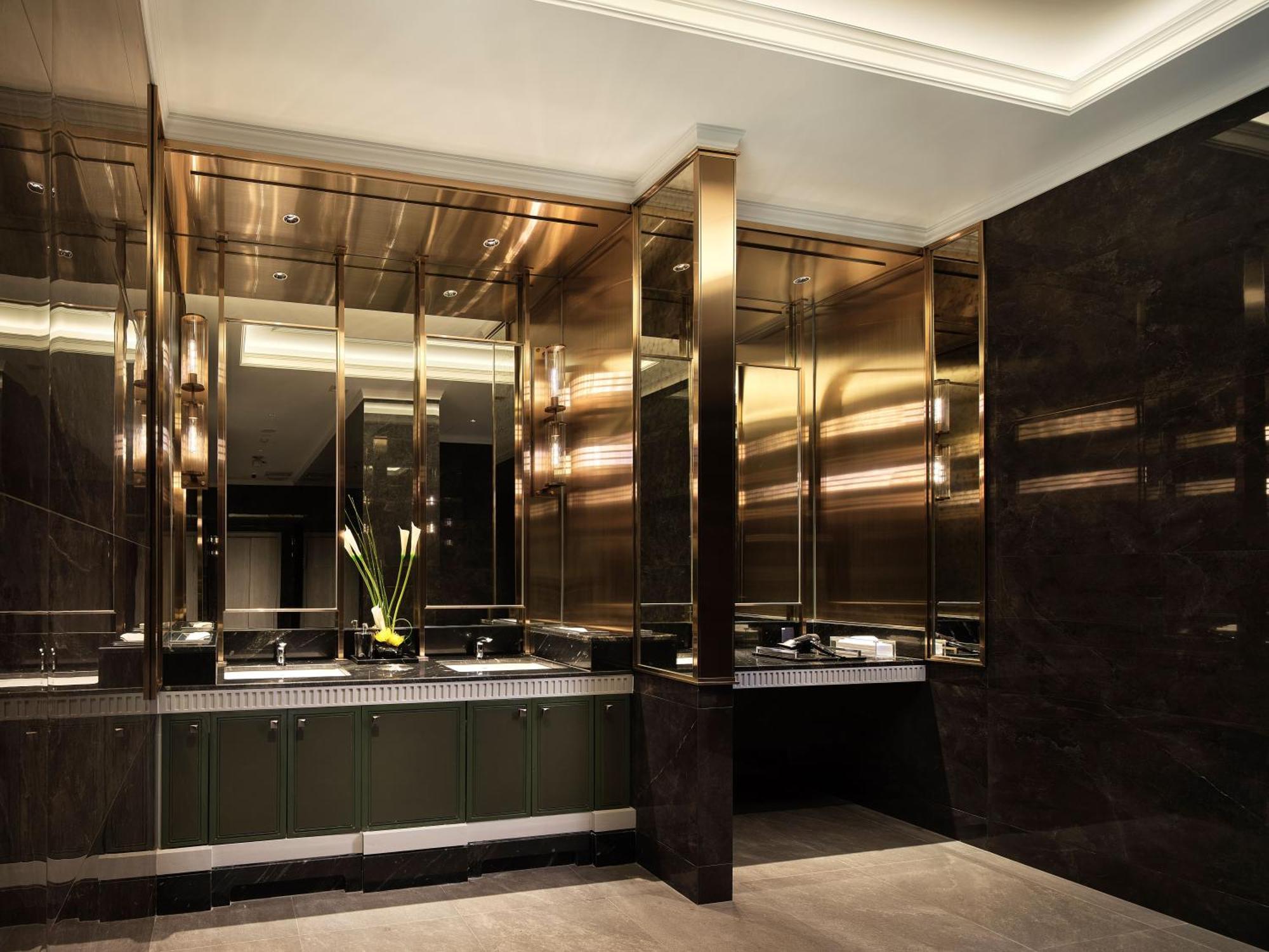 Grande Centre Point Surawong Bangkok Hotel Exterior photo The washroom at the Ritz