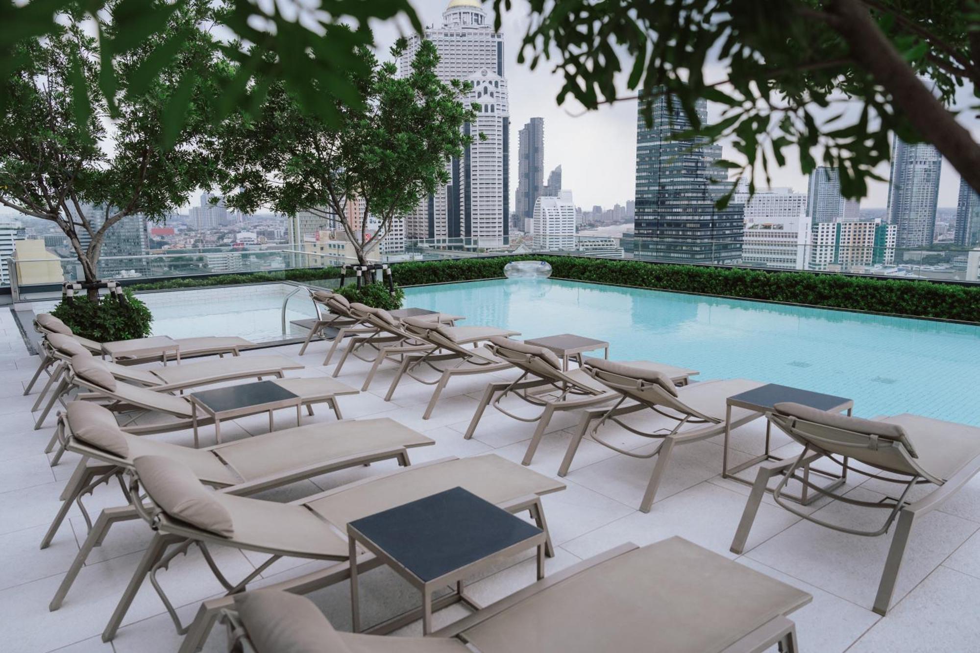 Grande Centre Point Surawong Bangkok Hotel Exterior photo The pool at the 39th floor